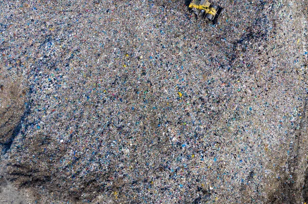 大規模な埋立地の空中ビュー。ごみ廃棄物のダンプ、環境 — ストック写真