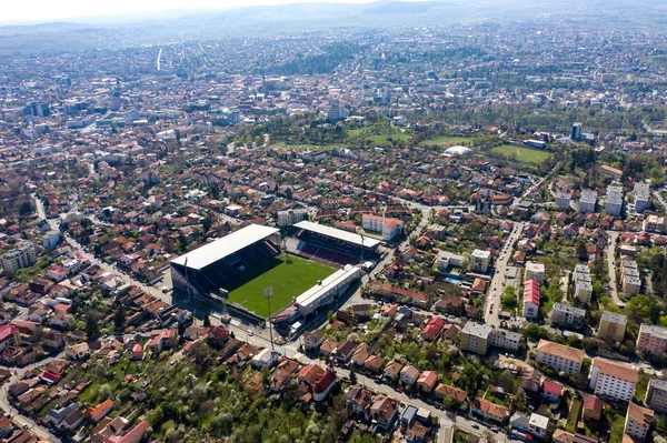 Bir futbol stadyumunun havadan görünümü