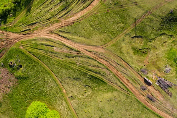 Вид з повітря на сільську ґрунтову дорогу — стокове фото