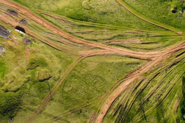 Вид з повітря на сільську ґрунтову дорогу — стокове фото