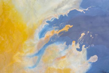 Renkli su ve çamurhavadan soyut desen