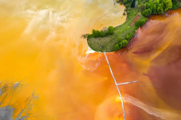 Luftaufnahme von Säure bunte Grubenabwässer — Stockfoto
