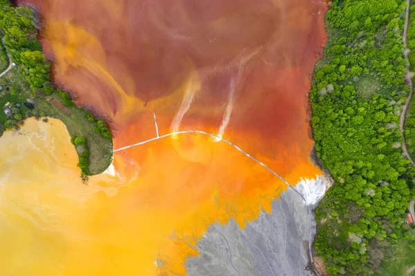 Luftaufnahme von Säure bunte Grubenabwässer — Stockfoto