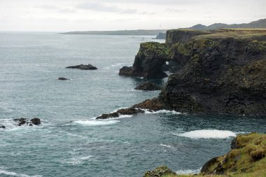 Arnarstapi bazalt kaya kemeri oluşumu, İzlanda