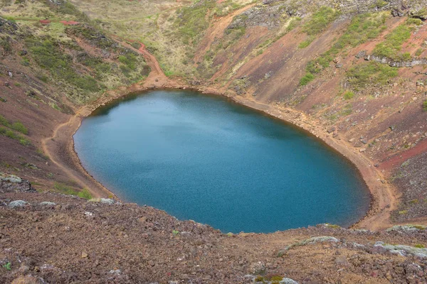 Озеро кратера Керид в Золотом Круге, Исландия — стоковое фото