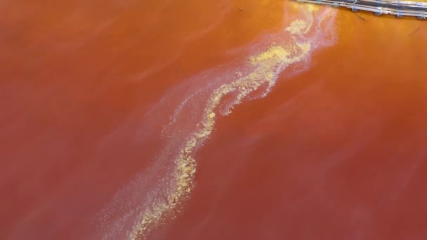 Vista Aérea Cuenca Asentamiento Minero Suministro Cal Colorido Agua Contaminada — Vídeo de stock