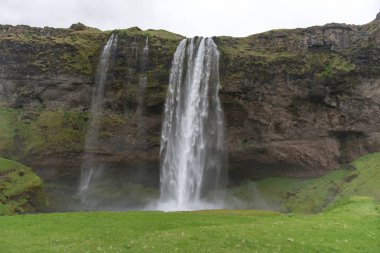 Seljalandsfoss şelalesi, Güney İzlanda