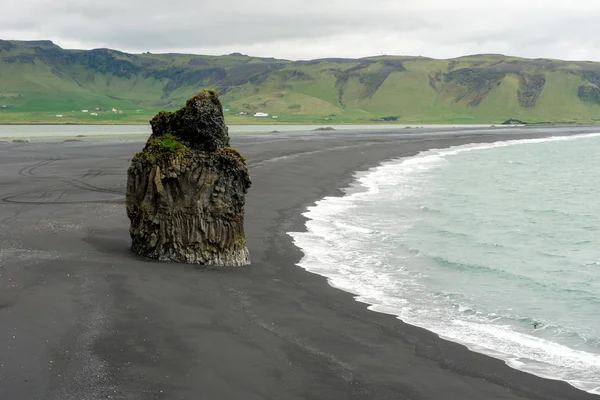 Reynisfjara czarna piaszczysta plaża, Islandia — Zdjęcie stockowe