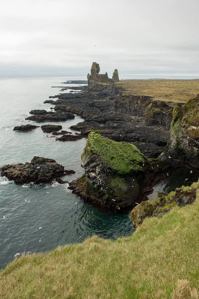 Londrangar basaltklippor på Island — Stockfoto