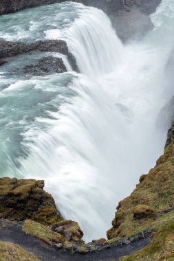 İzlanda 'da Gullfoss şelalesi