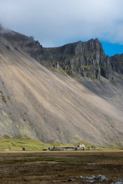 Gigantesco pendio ghiaioso, montagna Vestrahorn, Islanda — Foto Stock