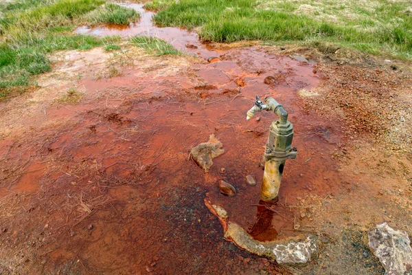 Источники минеральной воды Исландии — стоковое фото