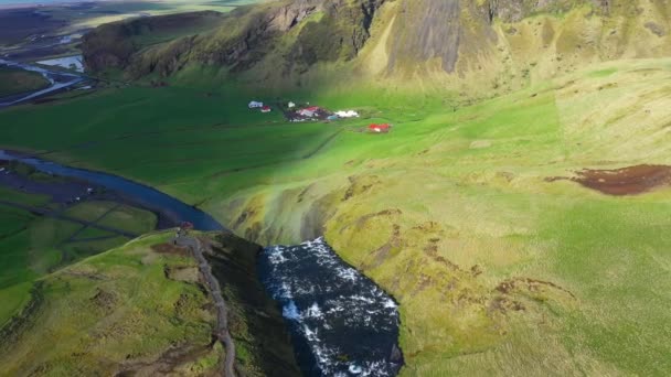 Izlanda Skogafoss Şelalesi Üzerinde Bir Gökkuşağı Hava Drone Görünümü — Stok video