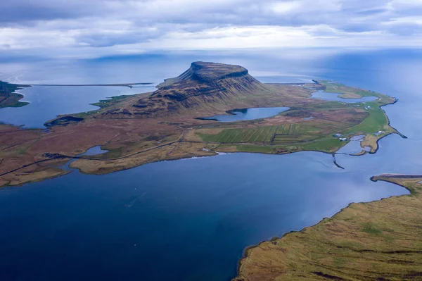 Flygvy över Snaefellsnes halvön nära Kirkjufell Mountain, Island — Stockfoto