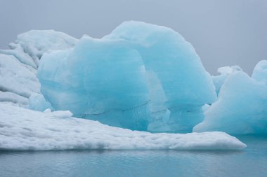 Jokulsarlon, Izlanda 'da yüzen buzdağları erime