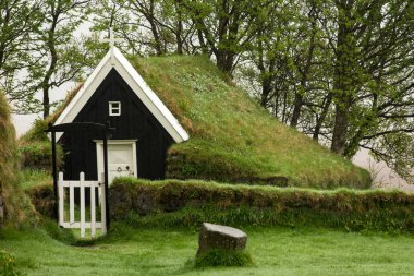 Nupsstadur, İzlanda'da terk edilmiş çim kilise