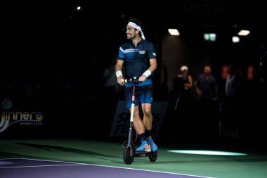 Tenisçi Fabio Fognini elektrikli scooter üzerinde