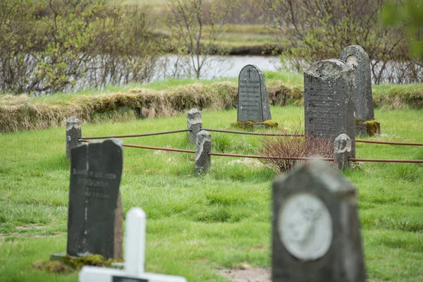 Graves na hřbitově v Thingvelliru, Island — Stock fotografie