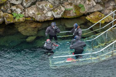 Silfra rift'te şnorkelli yüzme, İzlanda