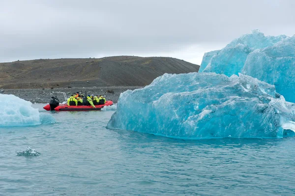 Paseo en barco por la laguna de Jokulsarlon, Islandia —  Fotos de Stock