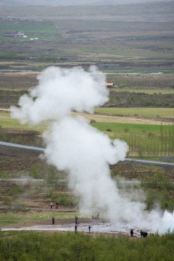 İzlanda Strokkur gayzer ziyaret Turistler