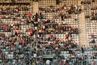 Futbol taraftarları, tribün taraftarları kalabalık