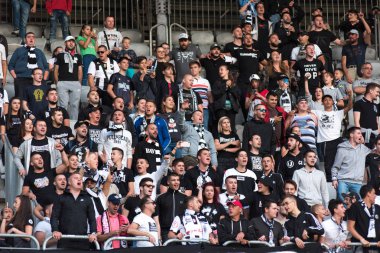 Futbol taraftarları, tribün taraftarları kalabalık