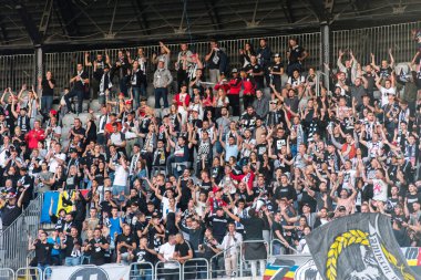 Futbol taraftarları, tribün taraftarları kalabalık