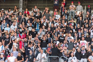 Futbol taraftarları, tribün taraftarları kalabalık