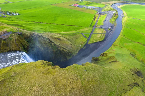 Flygbild över Skogafoss vattenfall, Island av Drone — Stockfoto