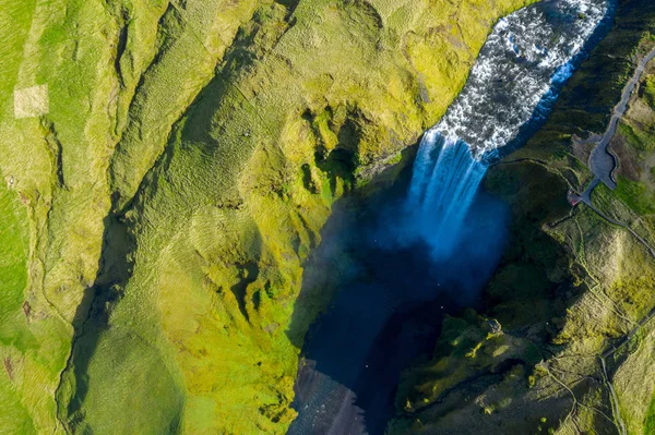 Légifelvétel a Skogafoss vízeséshez, Izland – drone — Stock Fotó