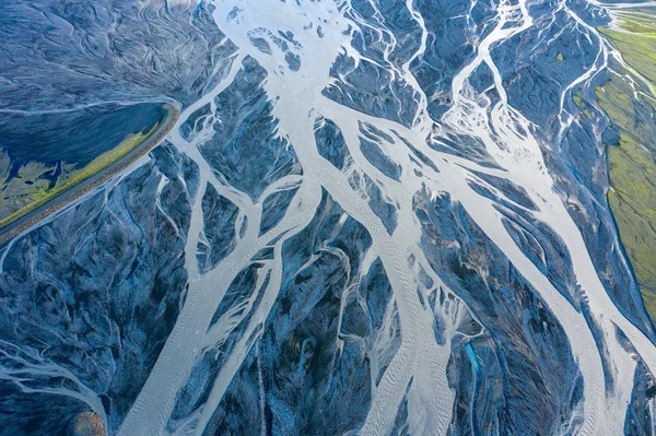 Légi drone kilátás egy hatalmas folyómederre, Izland — Stock Fotó