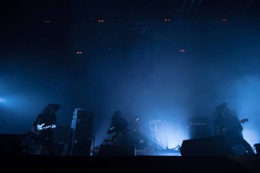 Sahnede canlı konser