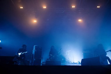 Sahnede canlı konser