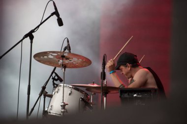 canlı rock konseri