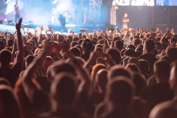 Crowd of people at rock concert — Stock Photo, Image