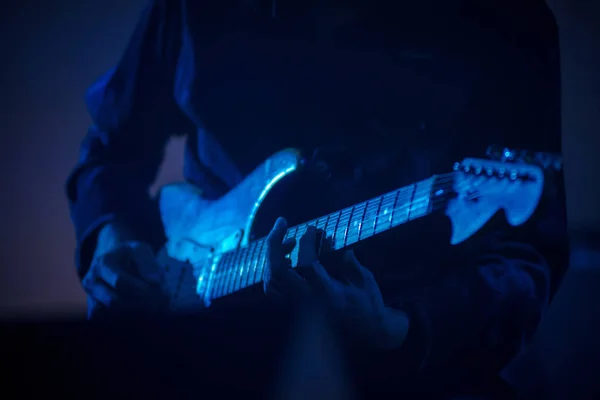 Guitarist playing live music — Stock Photo, Image