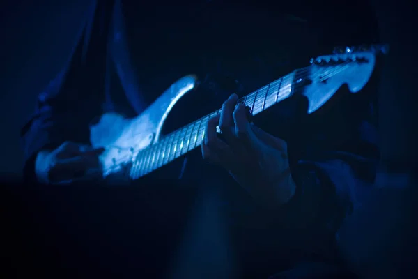 Guitarist playing live music — Stock Photo, Image