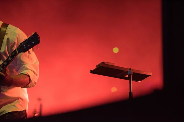 Muzikaal Bureau op het podium — Stockfoto