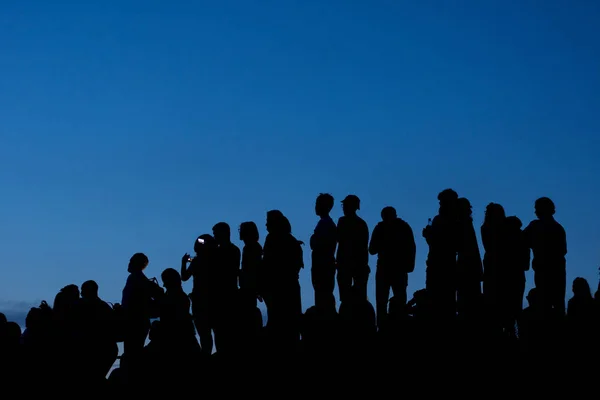Konser kalabalığının silueti — Stok fotoğraf