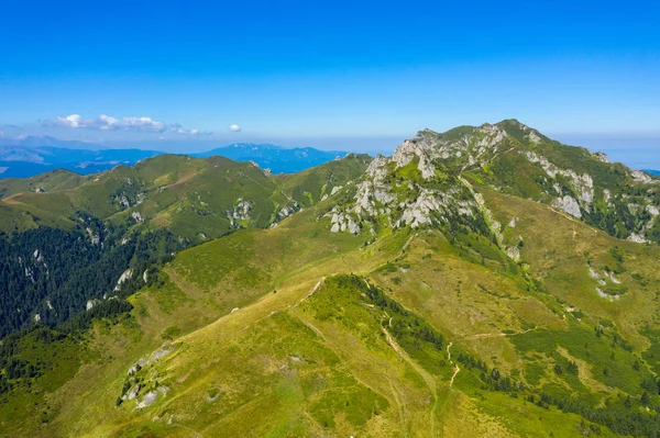 Ciucas dağlarının havadan görünümü, Romanya — Stok fotoğraf
