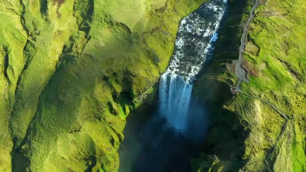 スコガフォスの滝 アイスランドの空中4Kビューのドローンの視点 — ストック動画