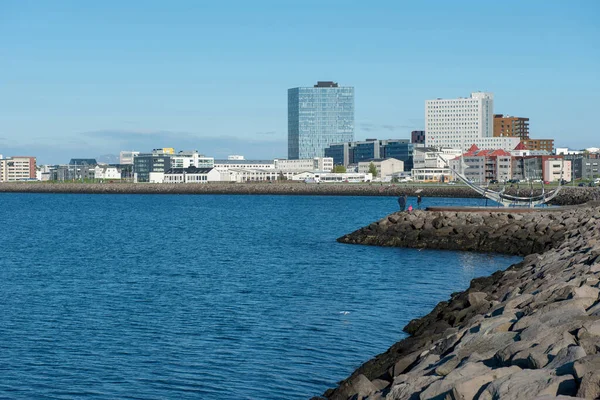 REYKJAVIK, ICELAND - 24 Mayıs 2019: Reykjavik İzlanda 'nın başkentidir ve her yıl turist kalabalığı tarafından ziyaret edilir.