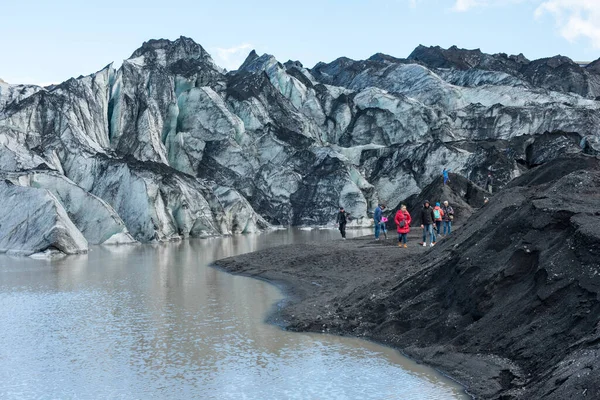 Solheimajokull Iceland Mai 2019 Touristen Auf Einer Gletscherwanderung Mit Einem — Stockfoto