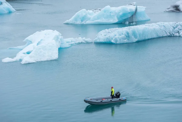 Jokulsarlon Islandia Mayo 2019 Guardia Guardabosques Patrullando Bote Laguna Glacial —  Fotos de Stock