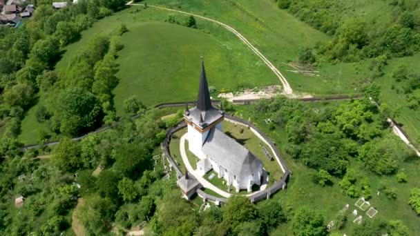 Volando Por Encima Valeni Magyarvalko Iglesia Húngara Reformada Transilvania Rumania — Vídeo de stock