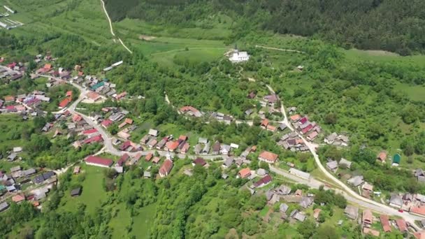 Volando Sobre Pequeño Pueblo Rural Valeni Magyarvalko Transilvania Rumanía — Vídeo de stock