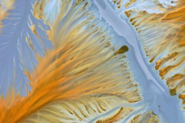 İHA ile sürahi gölündeki bakır madenciliği kalıntılarının hava görüntüsü