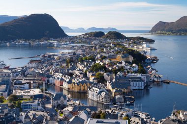 Mount Aksla, daha fazla og üstüne Fjellstua açısından Alesund görünümünü Romsdal, Norveç