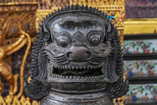 Singa Penjaga Kuil Buddha Zamrud Bangkok Thailand — Stok Foto
